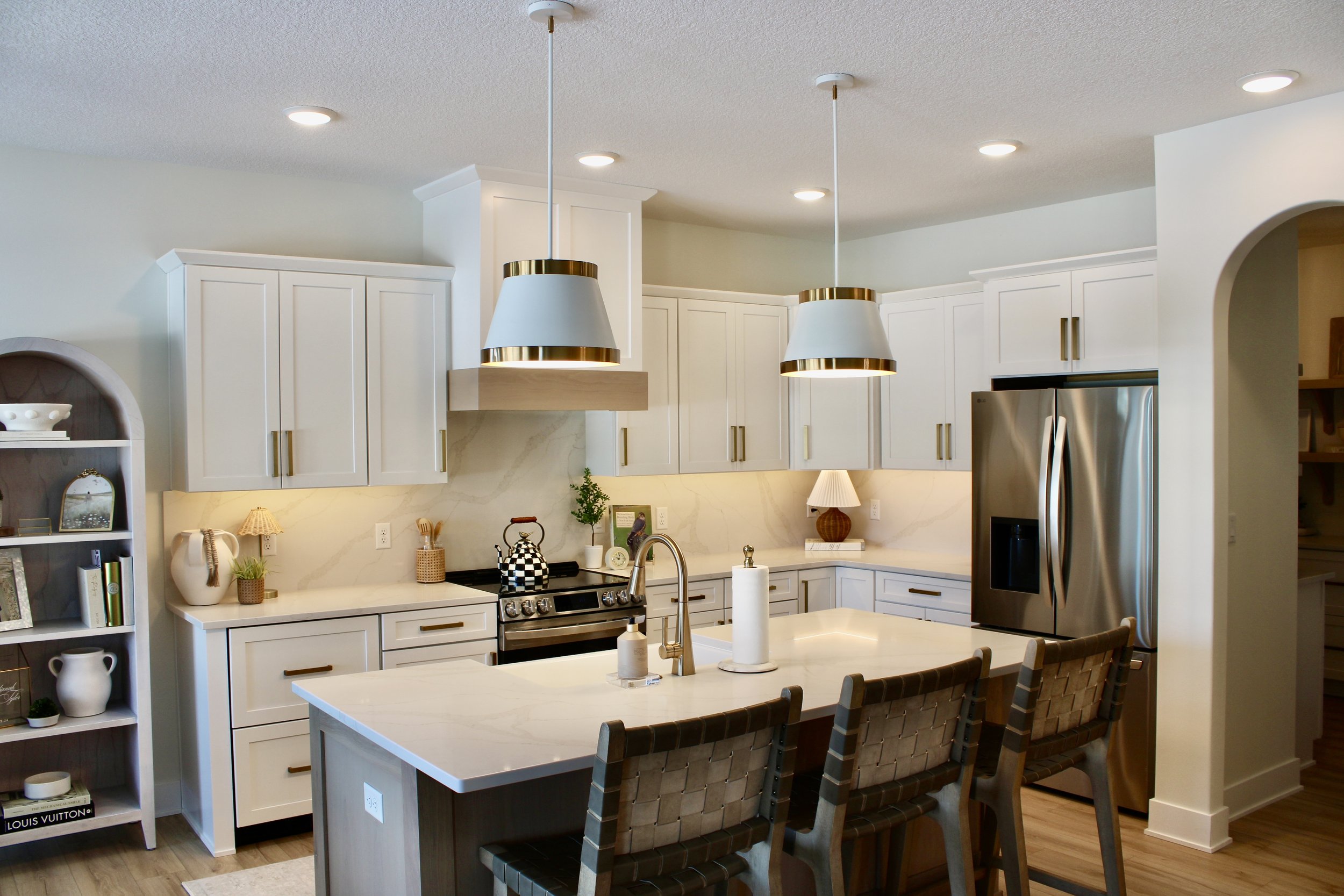 Kitchen interior painting with bright white walls and updated cabinet color

Freshly painted kitchen walls with smooth finish and precise edging

Modern kitchen repaint with clean trim and seamless color coverage

Interior painting project with detai