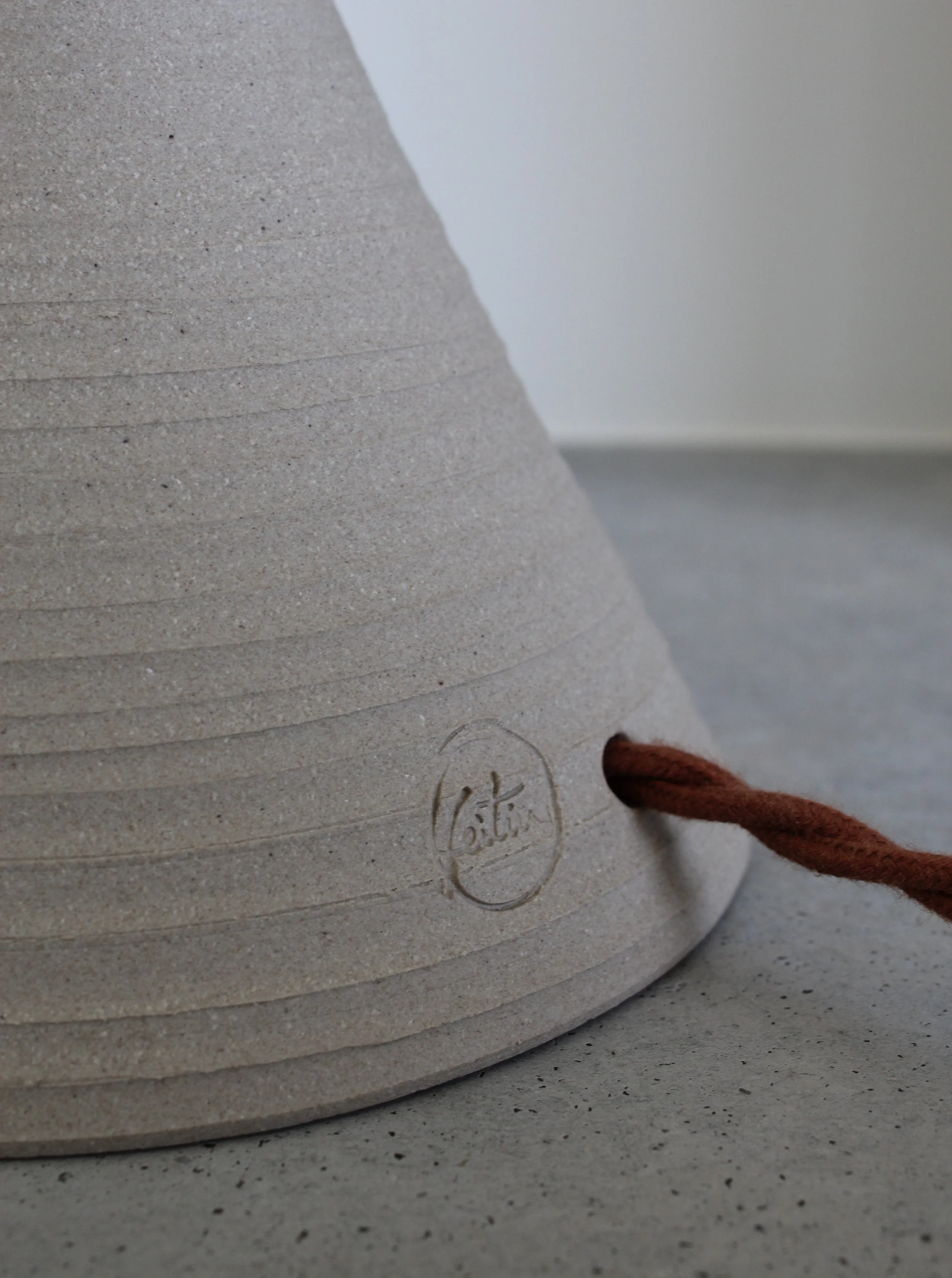 pormenor candeeiro cinza.JPG