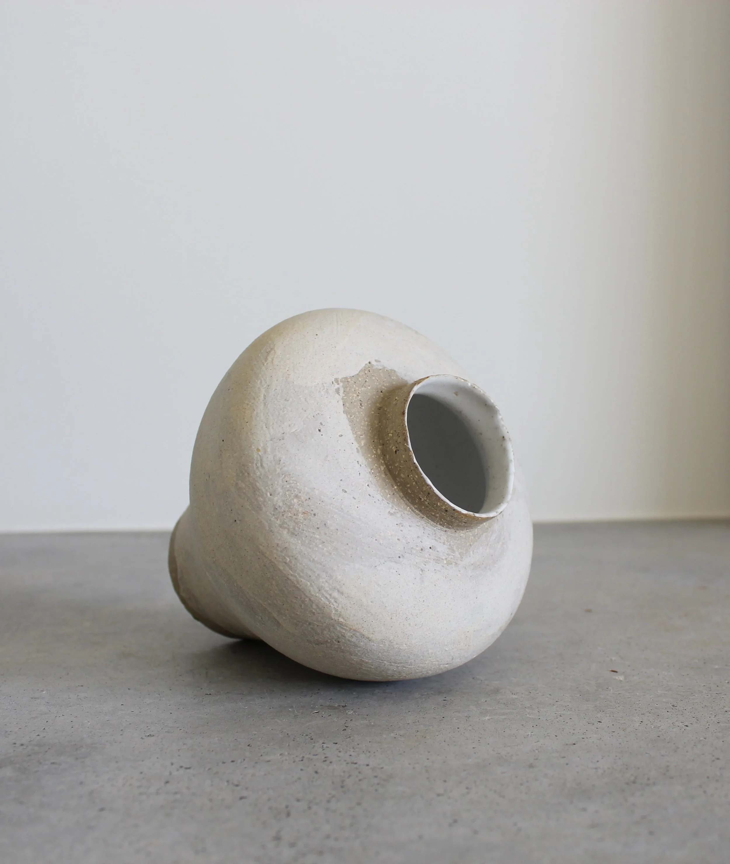 Jarra engobe chamotada maior 1.JPG