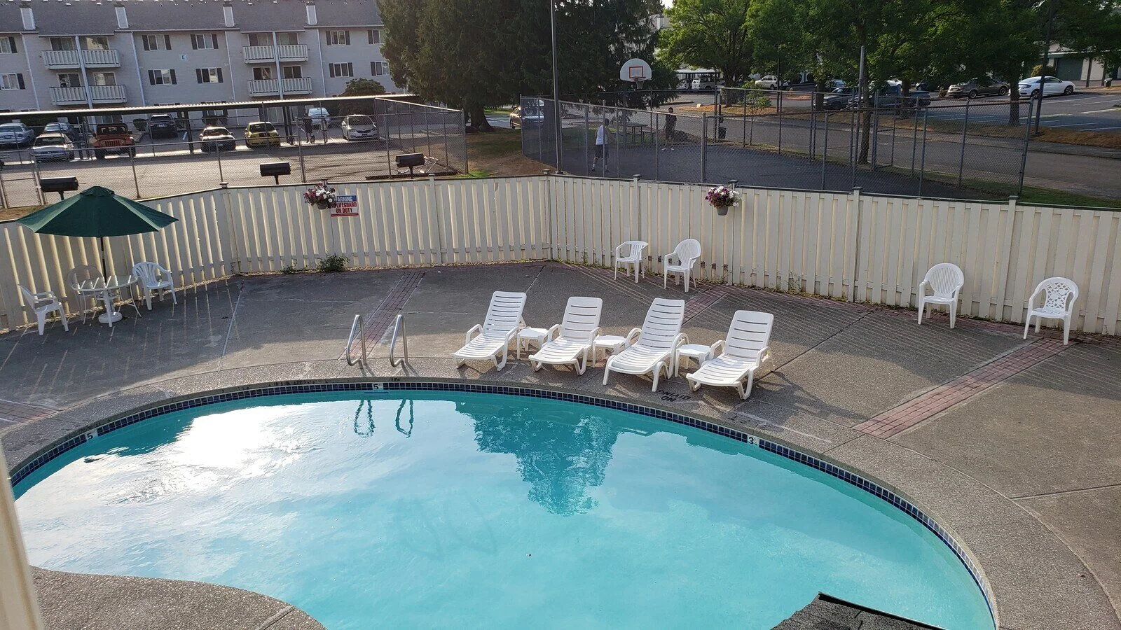 Pool2.jpg