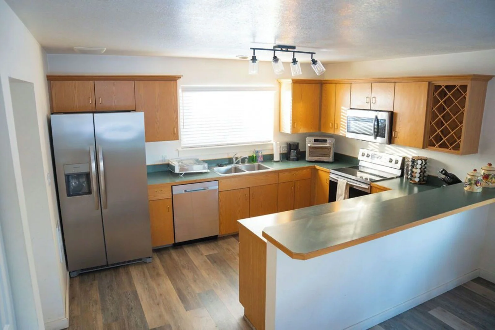04_Big_Sky_Chalet_Kitchen.jpg
