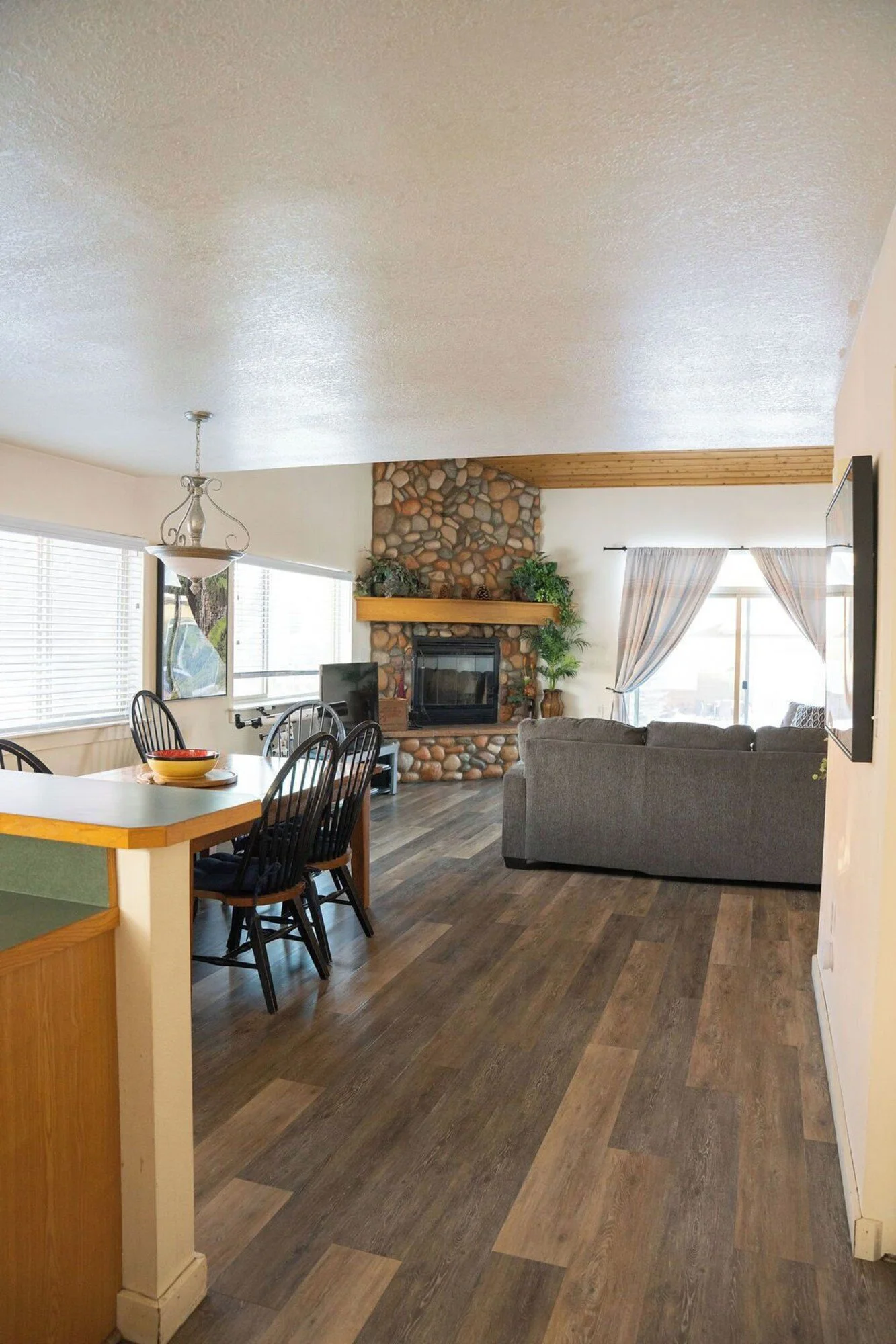 03_Big_Sky_Chalet_Great_Room.jpg