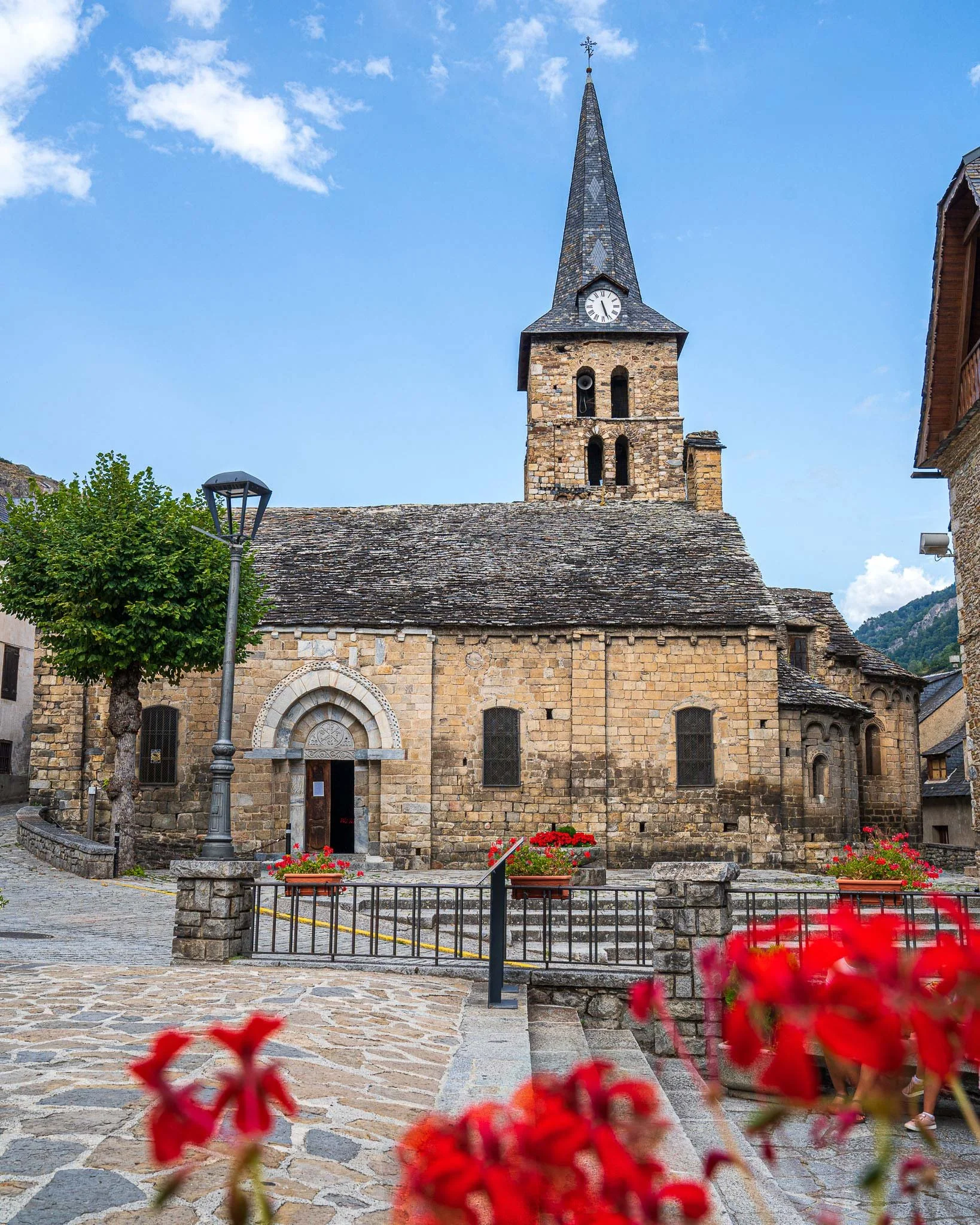 BOSSÒST-church.jpg