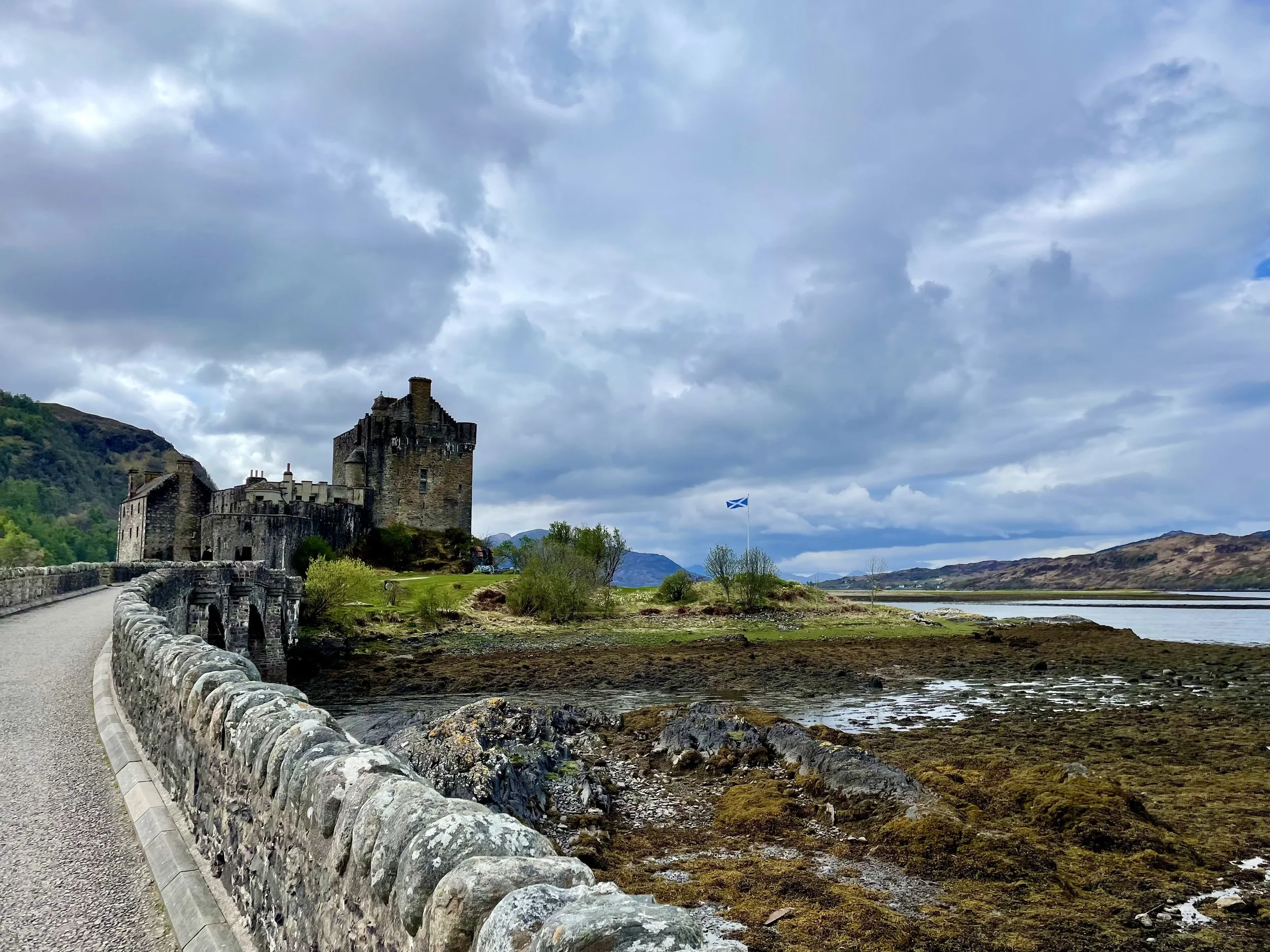 Walking to Eilean Donan Castle