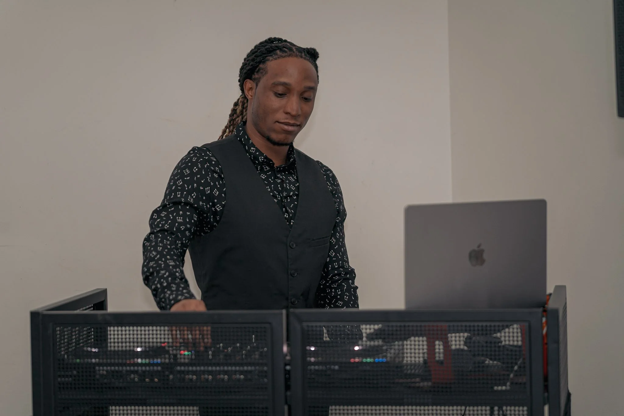 A professional black DJ specializing in Hip Hop and R&B.