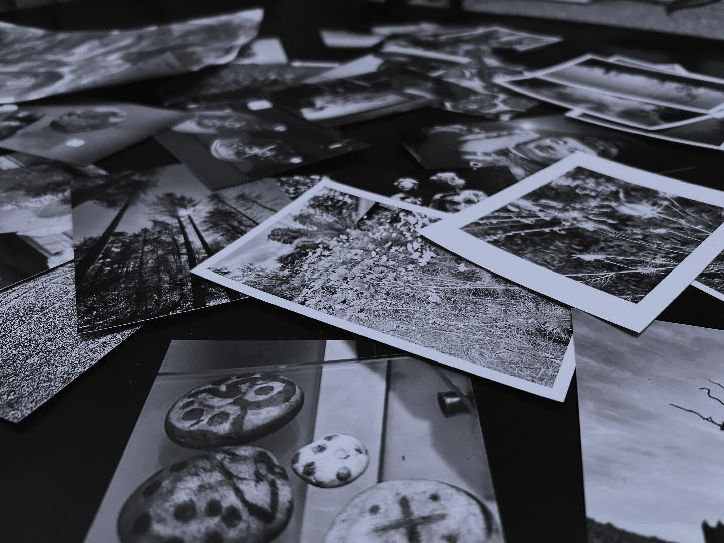 Necessary chaos on the studio floor, pencils in hand, various cups of tea, unfinished and long cold.
1. Inspiration pictures taken at various museums, outdoor spaces and exhibitions this year 📸
2. A mess of pencils on the floor ✏️
3. A collection of