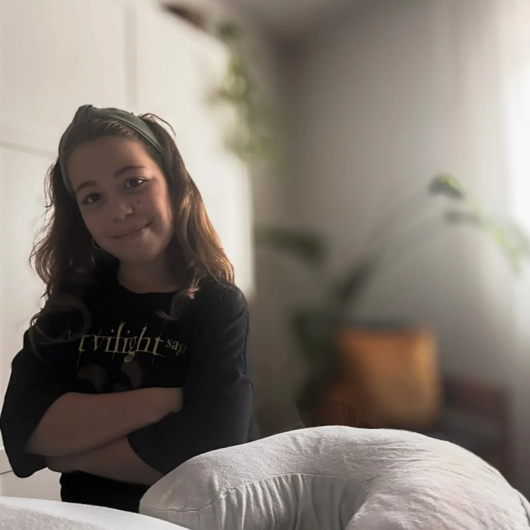 ✨Place &agrave; rel&egrave;ve✨ 

Ma fille, Madeline qui me parle qu&rsquo;elle veut faire des massages quand elle sera grande, parce qu&rsquo;elle aime prendre soin des gens. 🤗
ALORS, je lui pr&ecirc;te mon local VENDREDI LE 21 novembre (journ&eacut