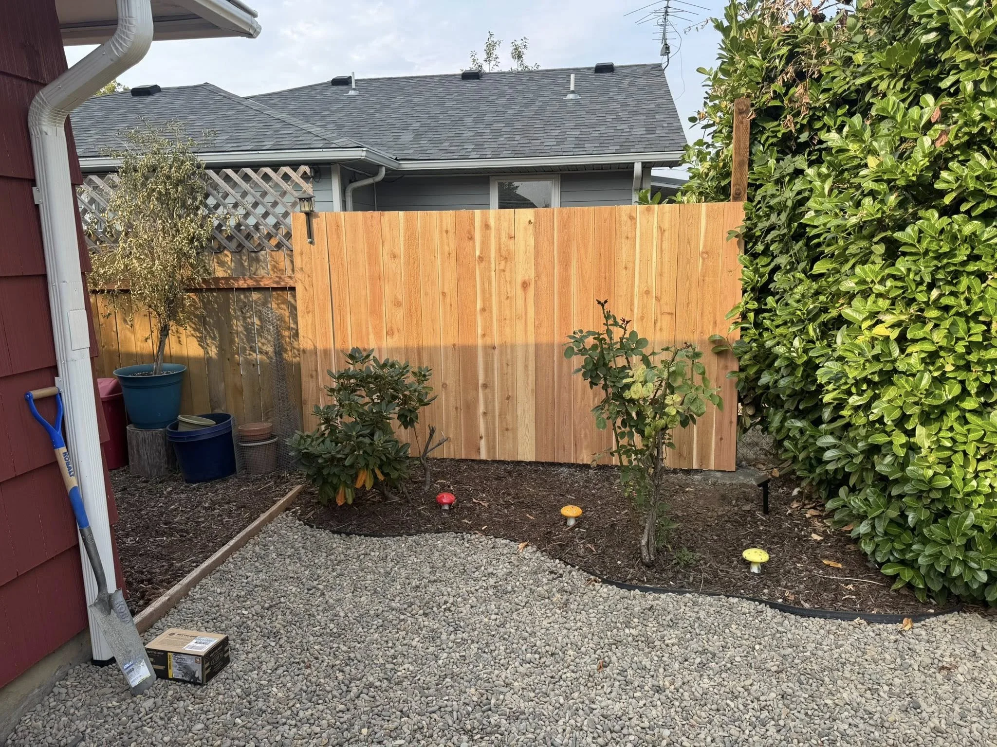 Fencing with simple landscape