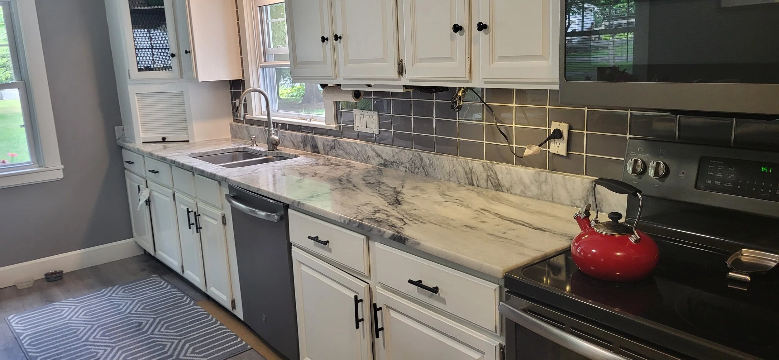Sink run cleaned and sealed and new silicone.