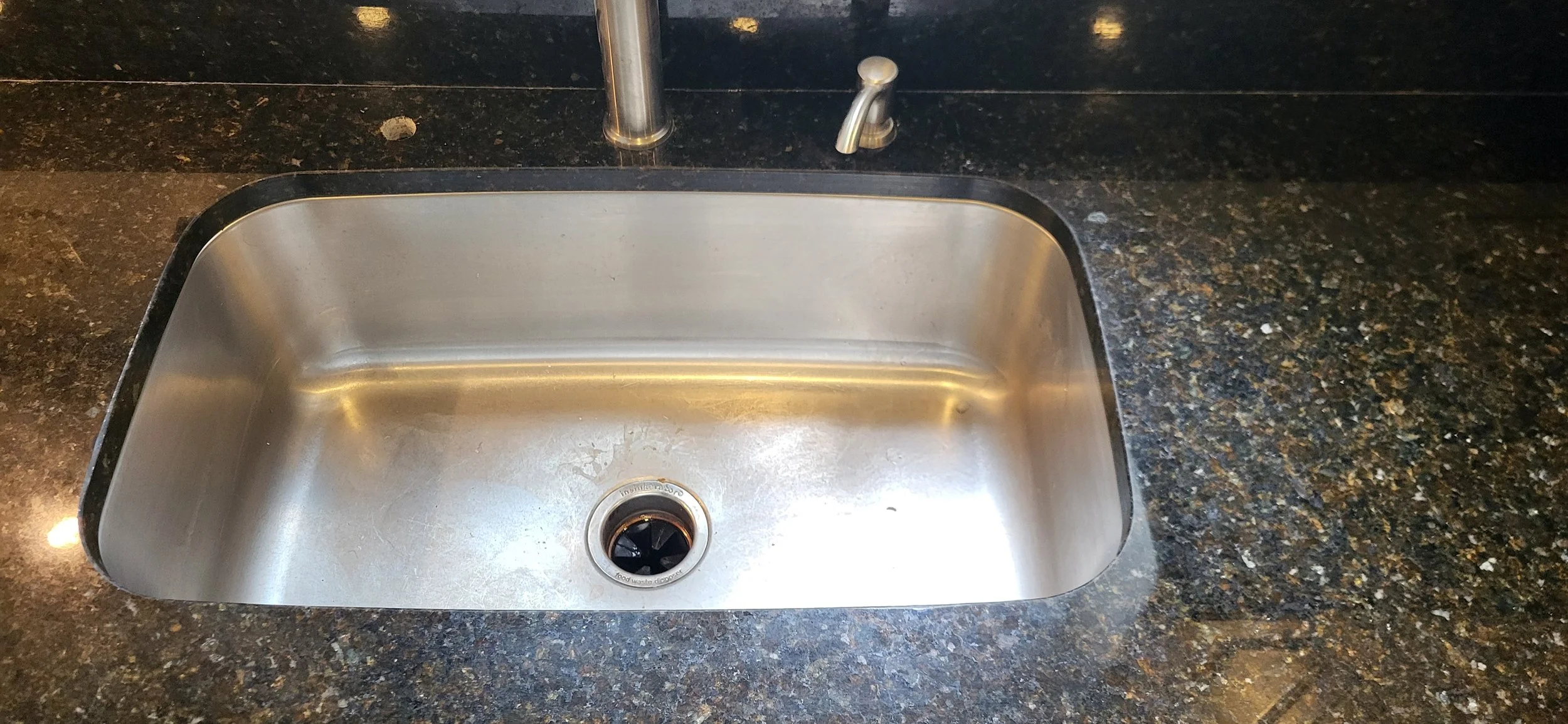 Full top picture of the sink fully re-polished all chips repaired.