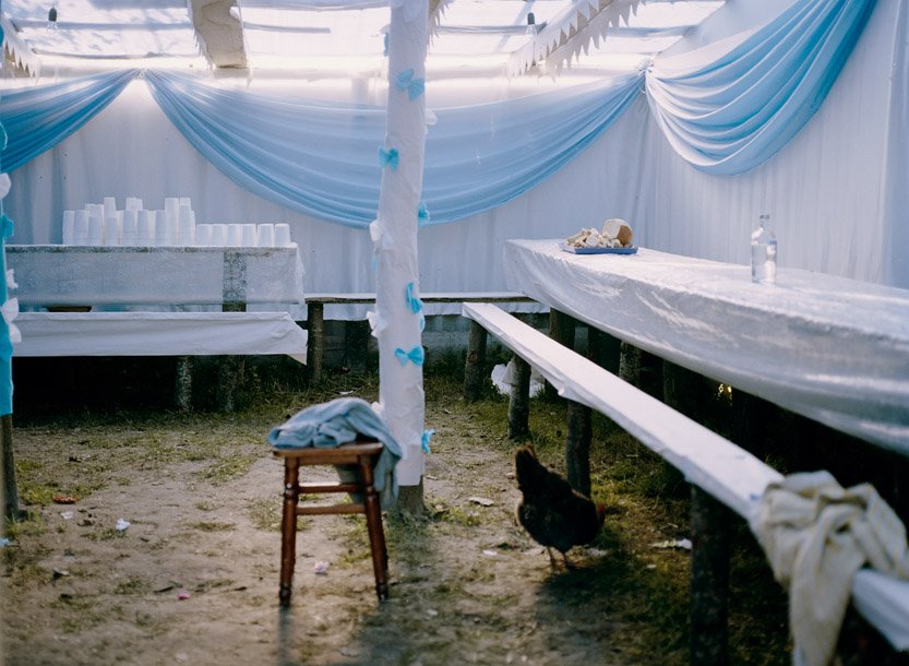 30_Huhn im Hochzeitszelt-2.jpg