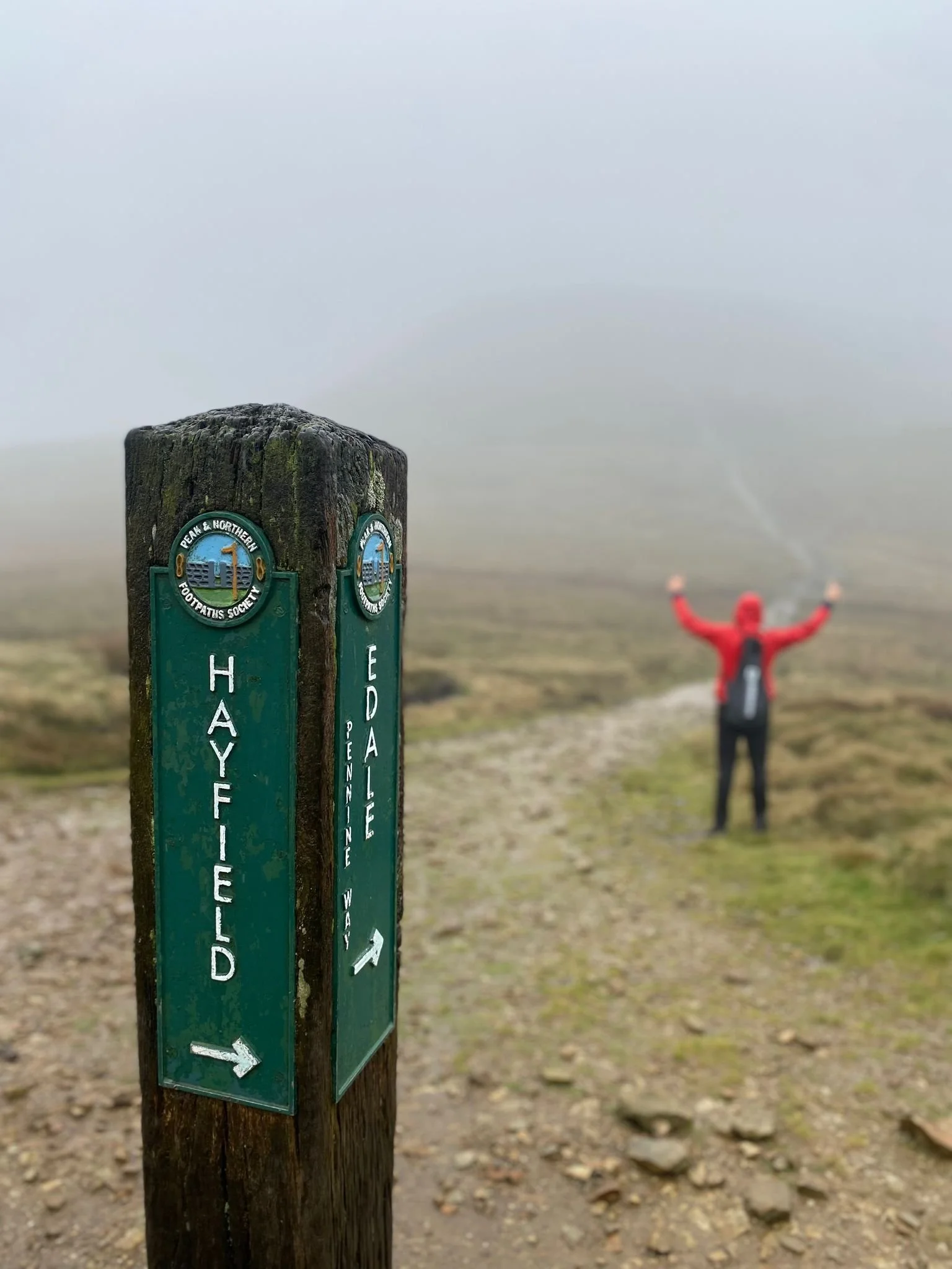 Waymarker on a High Peak footpath symbolising local SEO and helping small businesses in Glossop and the High Peak get found online.