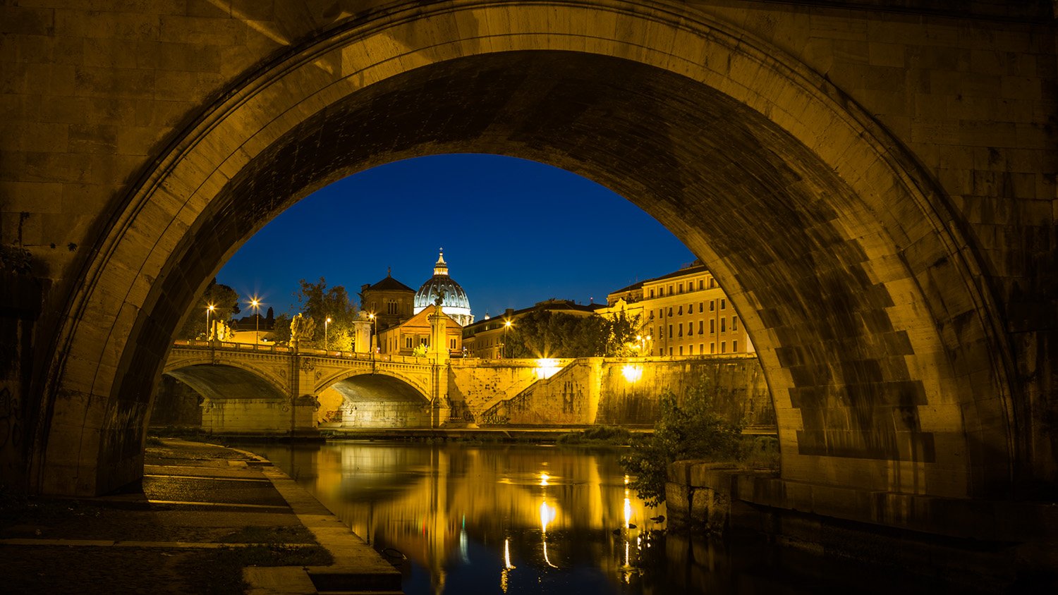 HJC-Rome-by Night.jpg