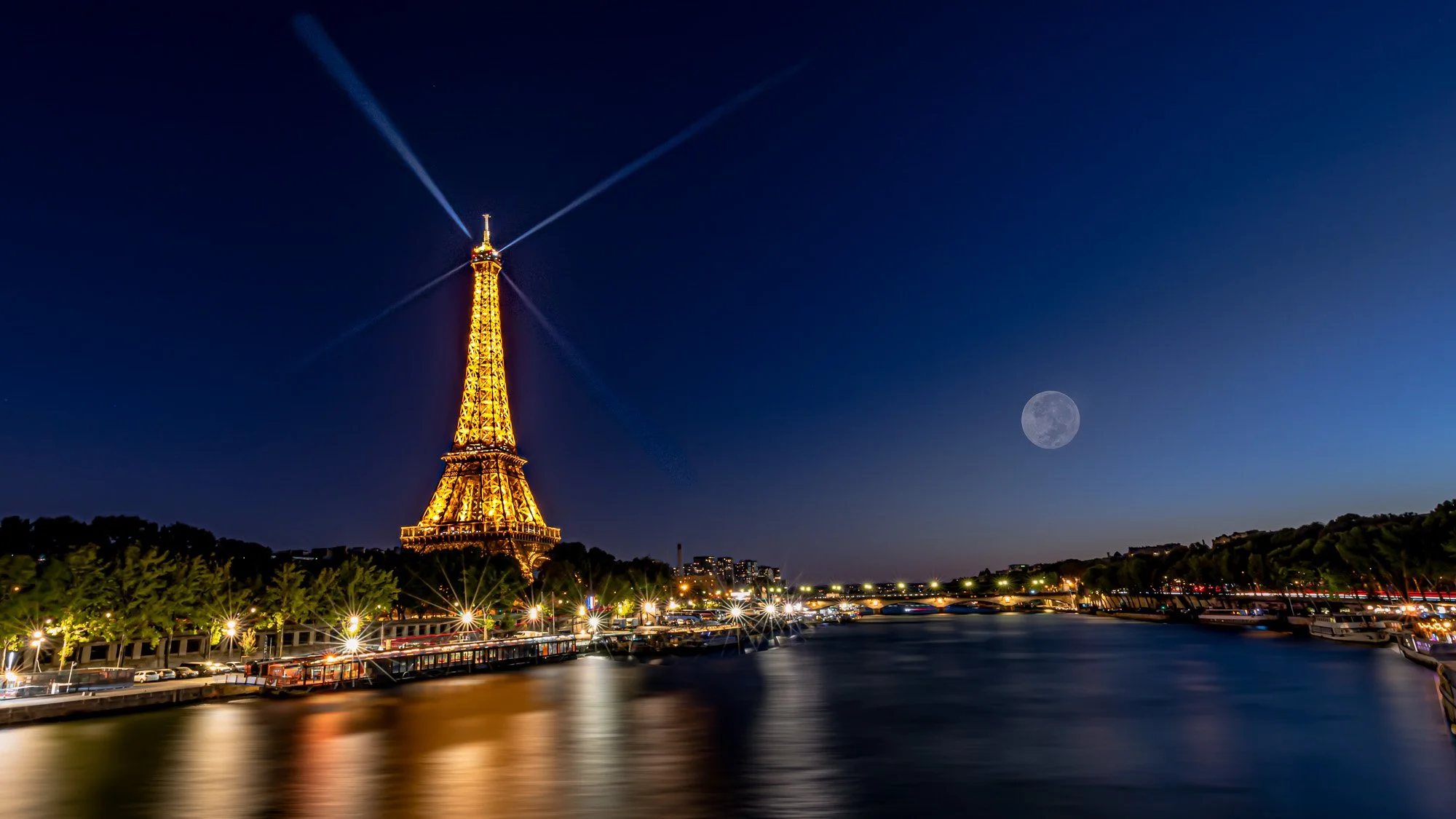HJC-Paris-Eiffel-Tower-by-Night.jpg