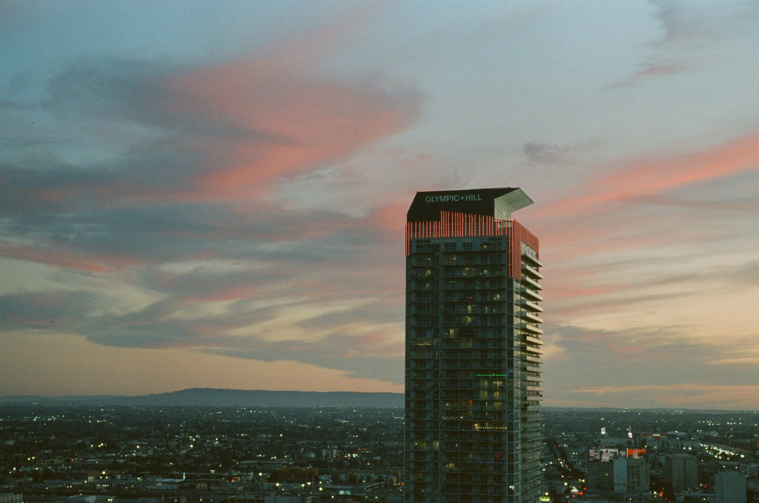 Cinestill 800T
Leica M6
APO-Summicron-M 50 f/2 ASPH