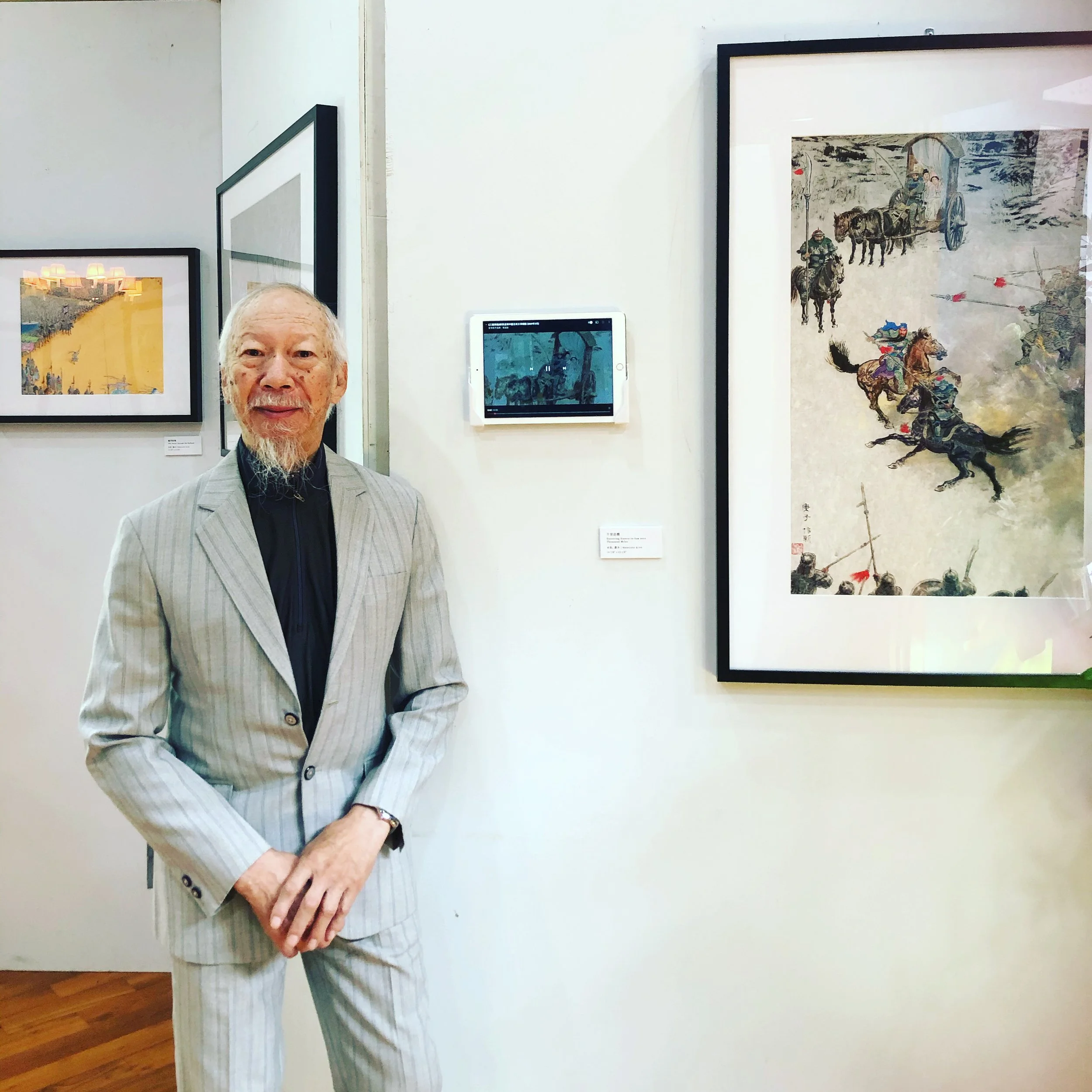 In celebration of 65 years of Tung Pui-Sun art career, Tung Pui Sun at his art exhibition  in Vancouver, BC, Canada, 2022.
董培新於2022年在加拿大卑詩省溫哥華舉辦藝術展覽，以誌其六十五年藝術生涯。