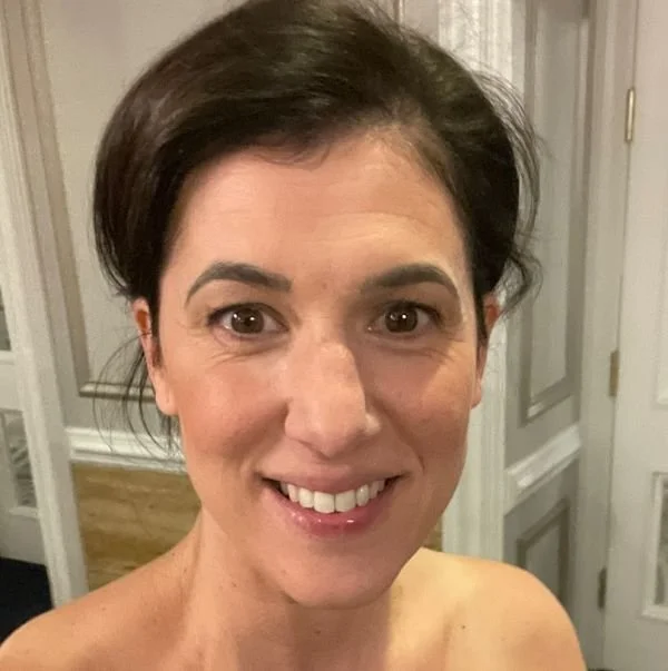 Carolyn, a sitter on tend