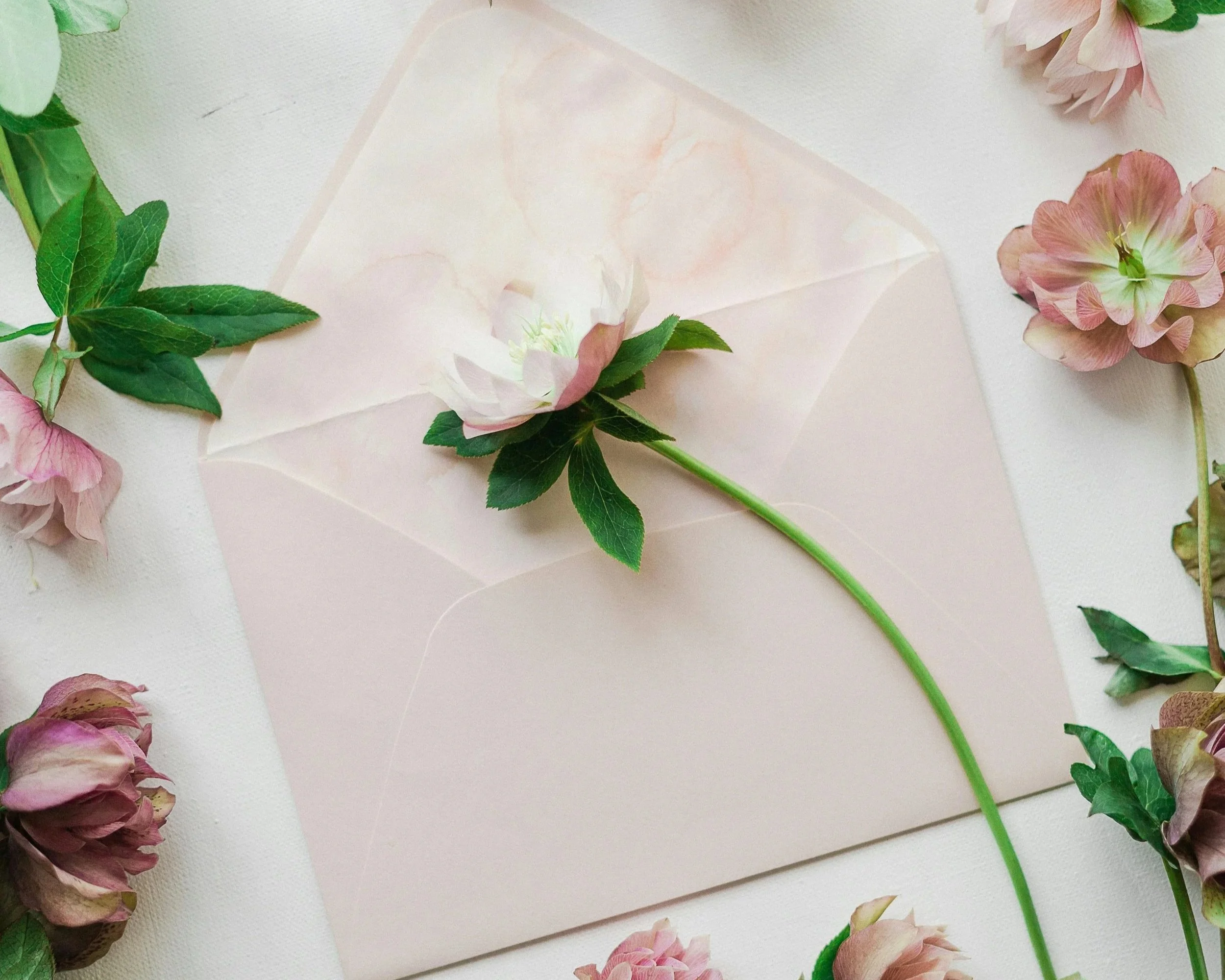 Custom Poetry vs. Greeting Cards: Which One Truly Captures the Heart?