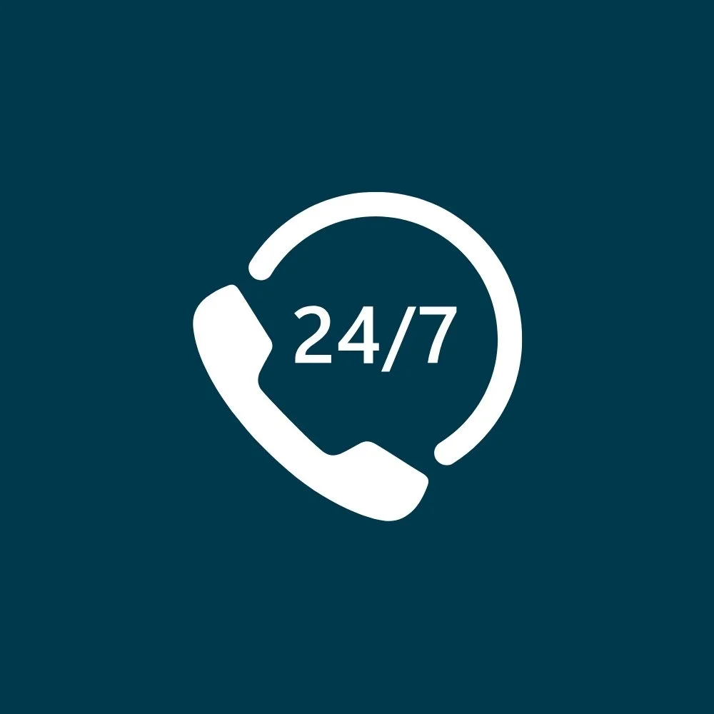 Icon of a telephone receiver with a circular arrow and the text '24/7' indicating 24 hours a day, 7 days a week availability.
