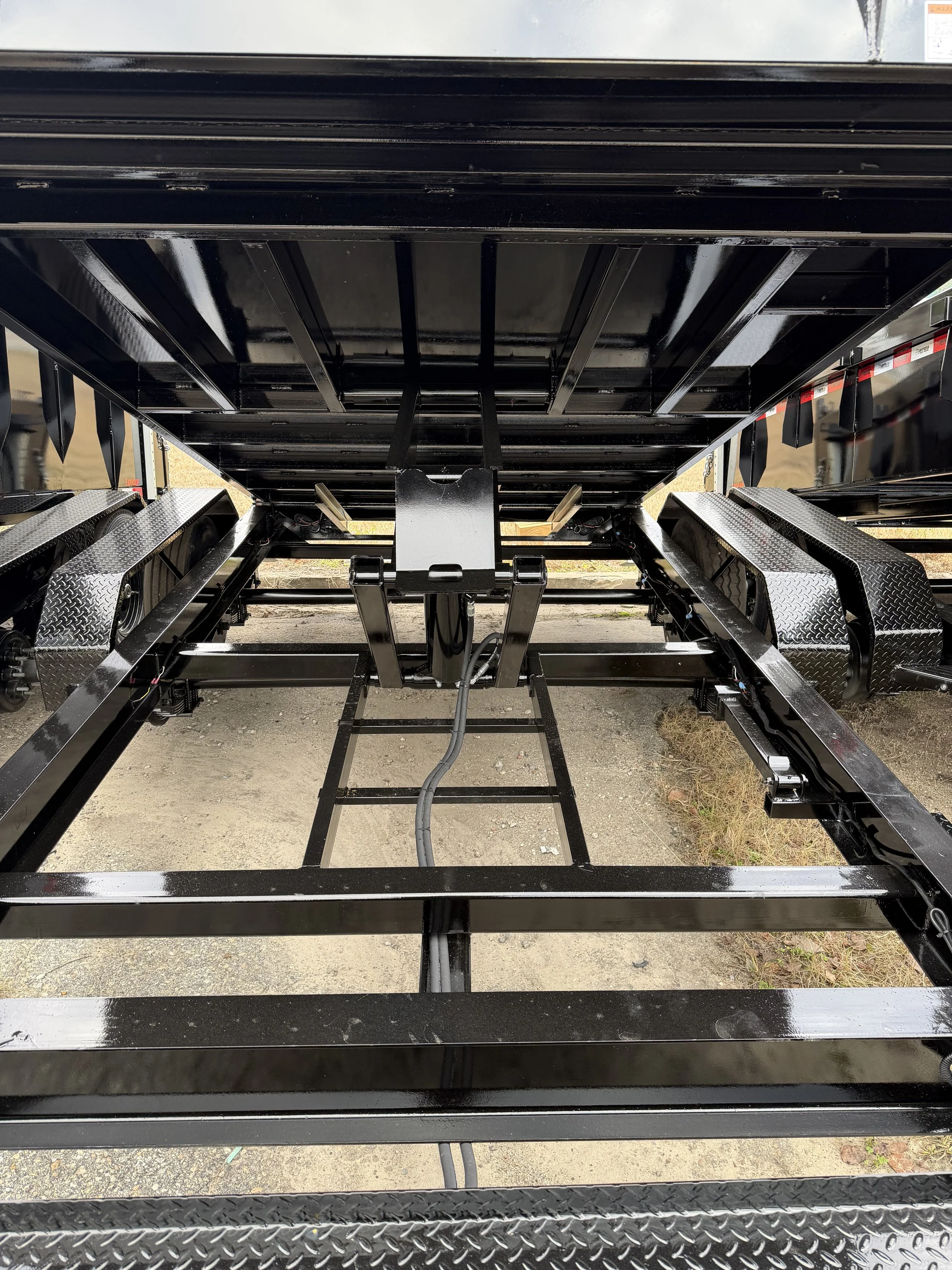 Steel dump trailer frame with scissor hydraulic hoist system