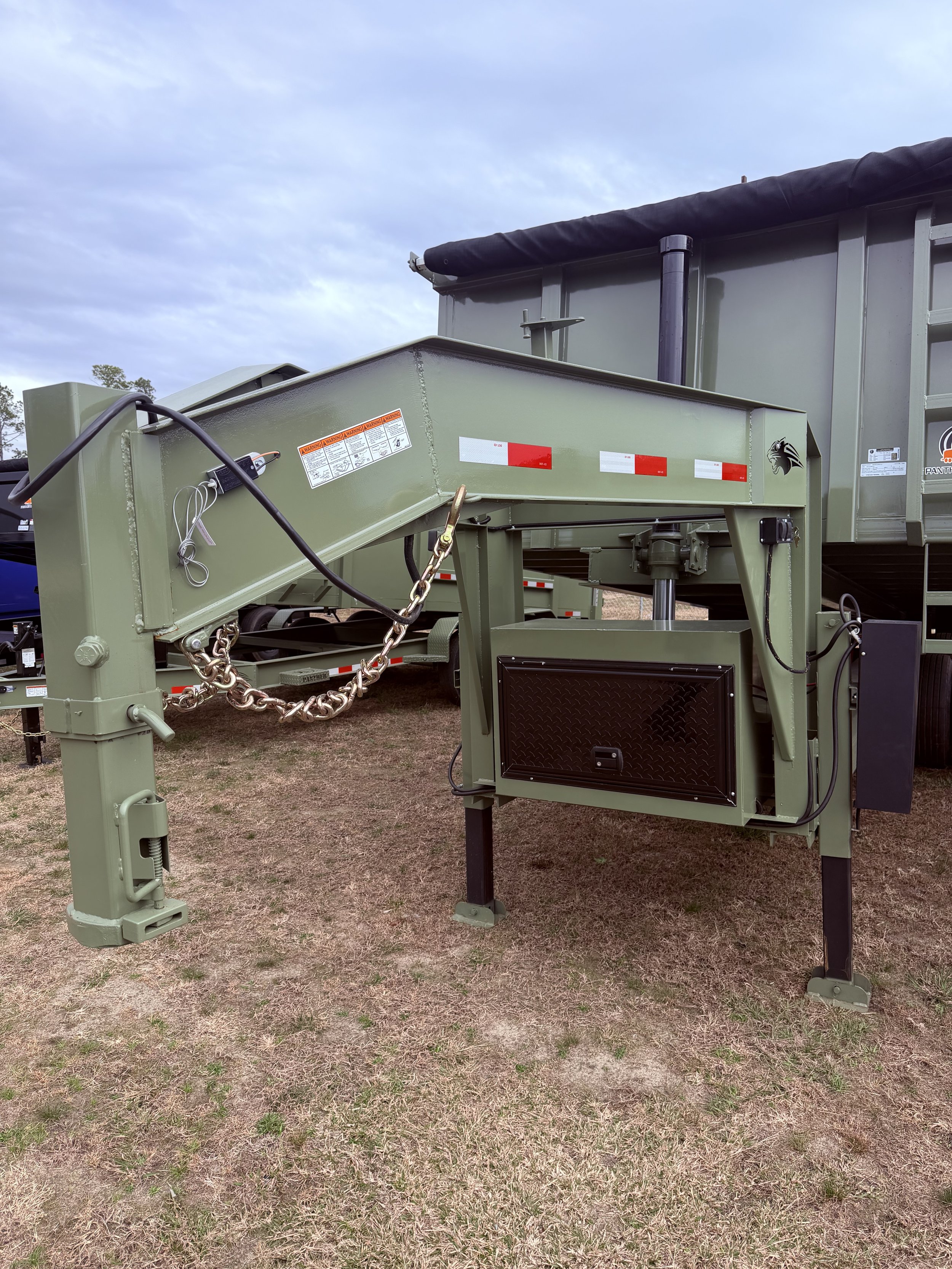 Gooseneck trailer coupler designed for heavy-duty towing