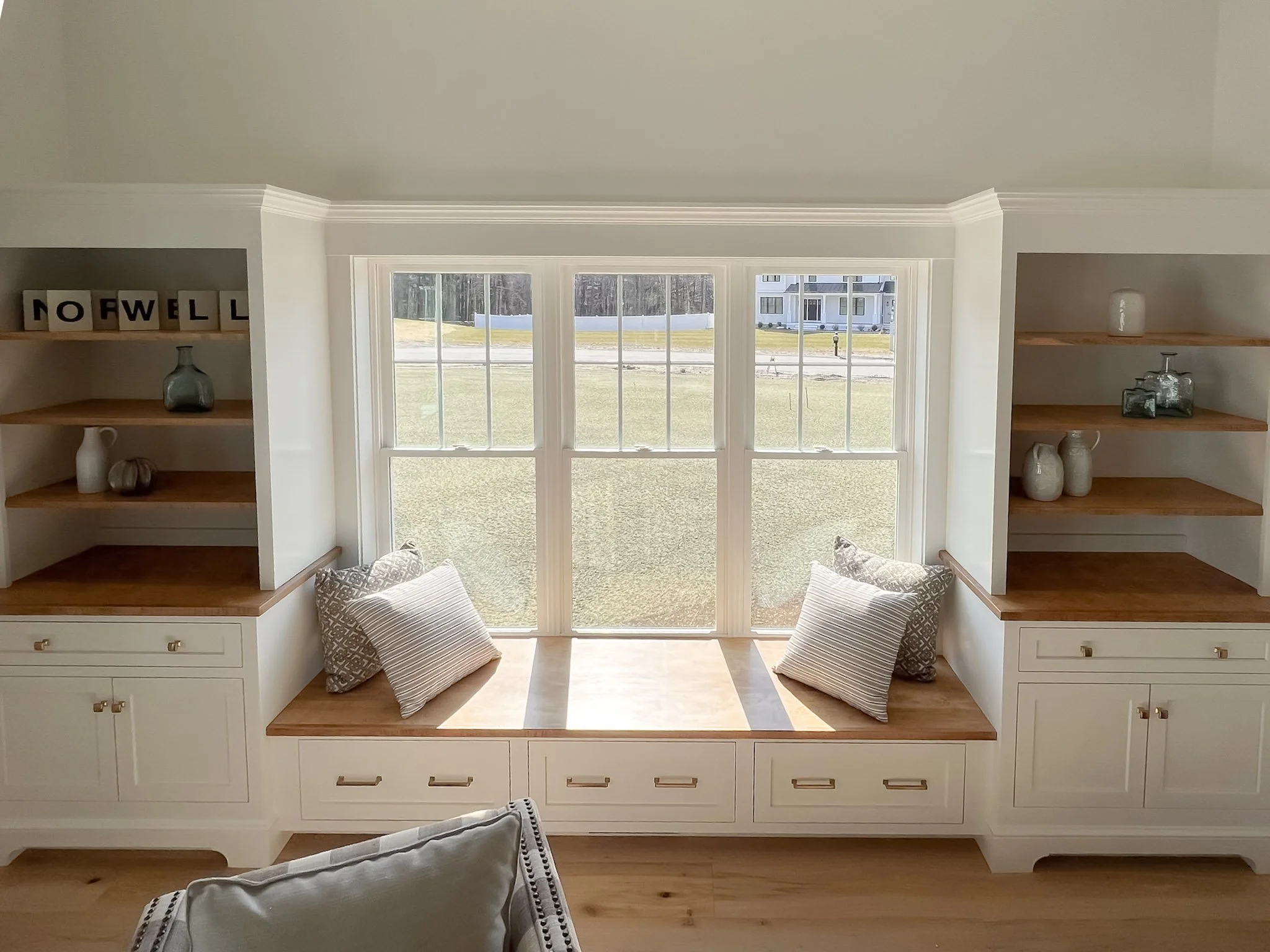 Window Bench and Open Shelves - Norwell