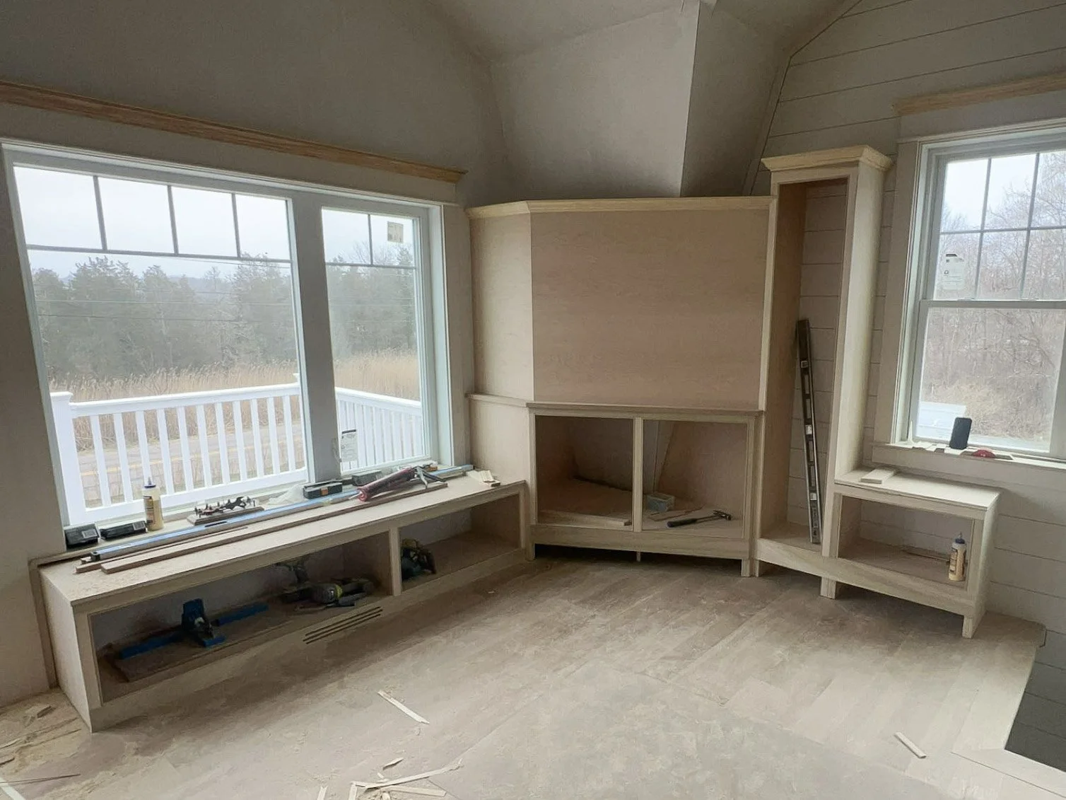 Corner Reading Bench / TV Cabinet - Dighton