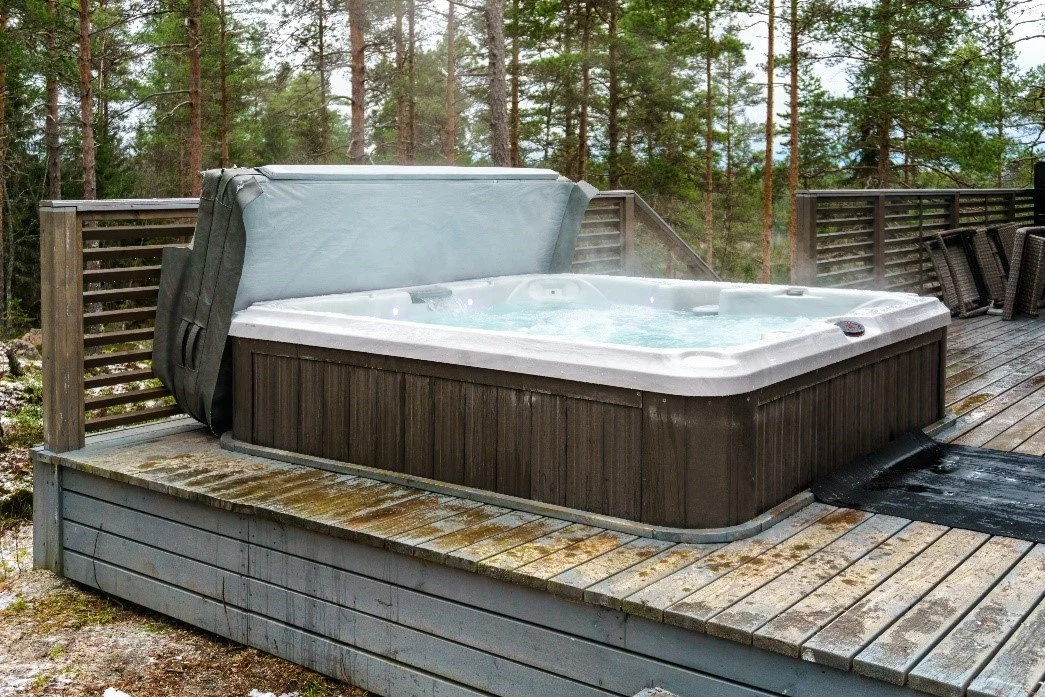 Essential Hot Tub Accessories for Cold-Weather Soaking