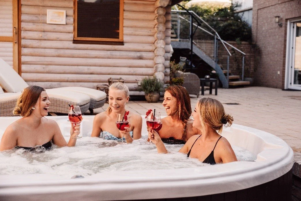 Mastering Hot Tub Socializing with 5 Essential Tips