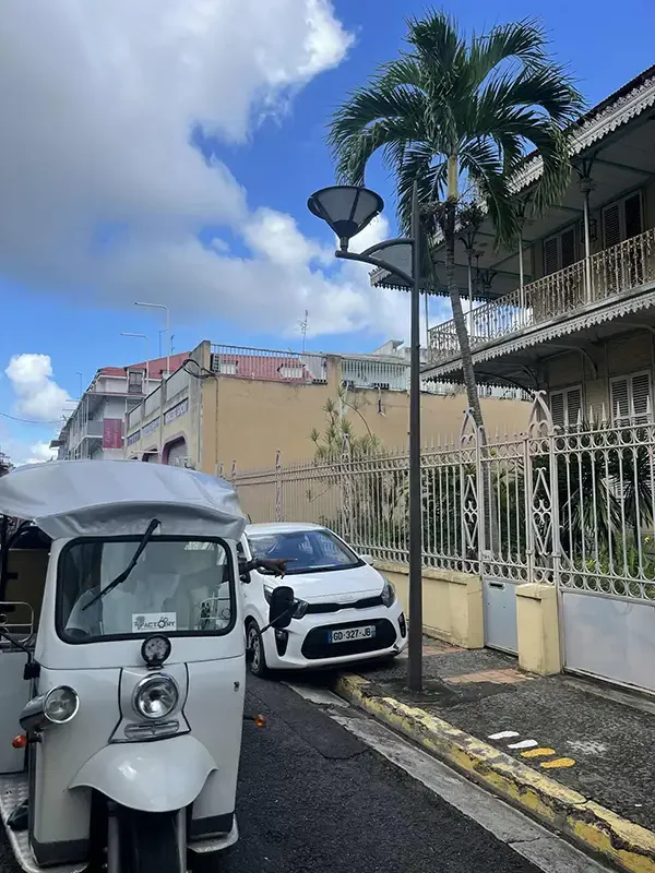 Guadaloupe_Pointe a Pitre_tuk tuk copy.webp