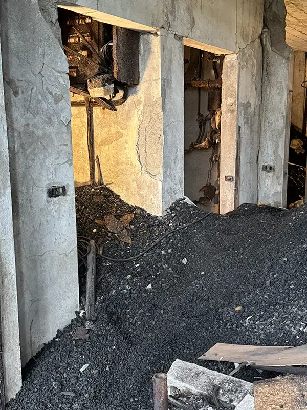 Iceland_volcano destroyed building_Feb 2026.webp