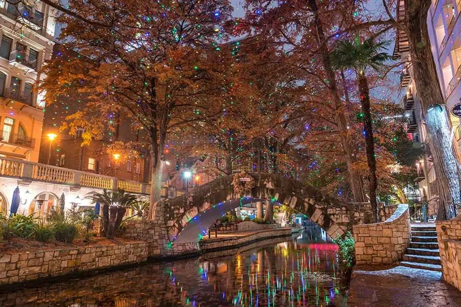 Texas_San Antonio_River Walk_AdobeStock_Courtesy Visit San Antonio.webp