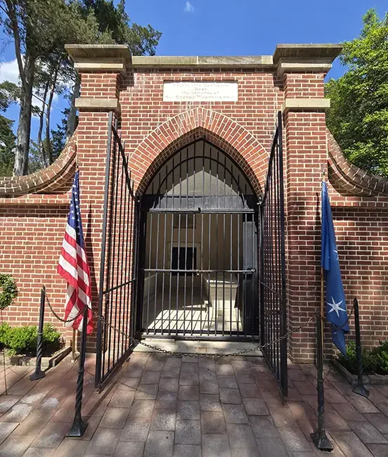 Virginia_Mount Vernon_6_Tomb_May 2026.webp