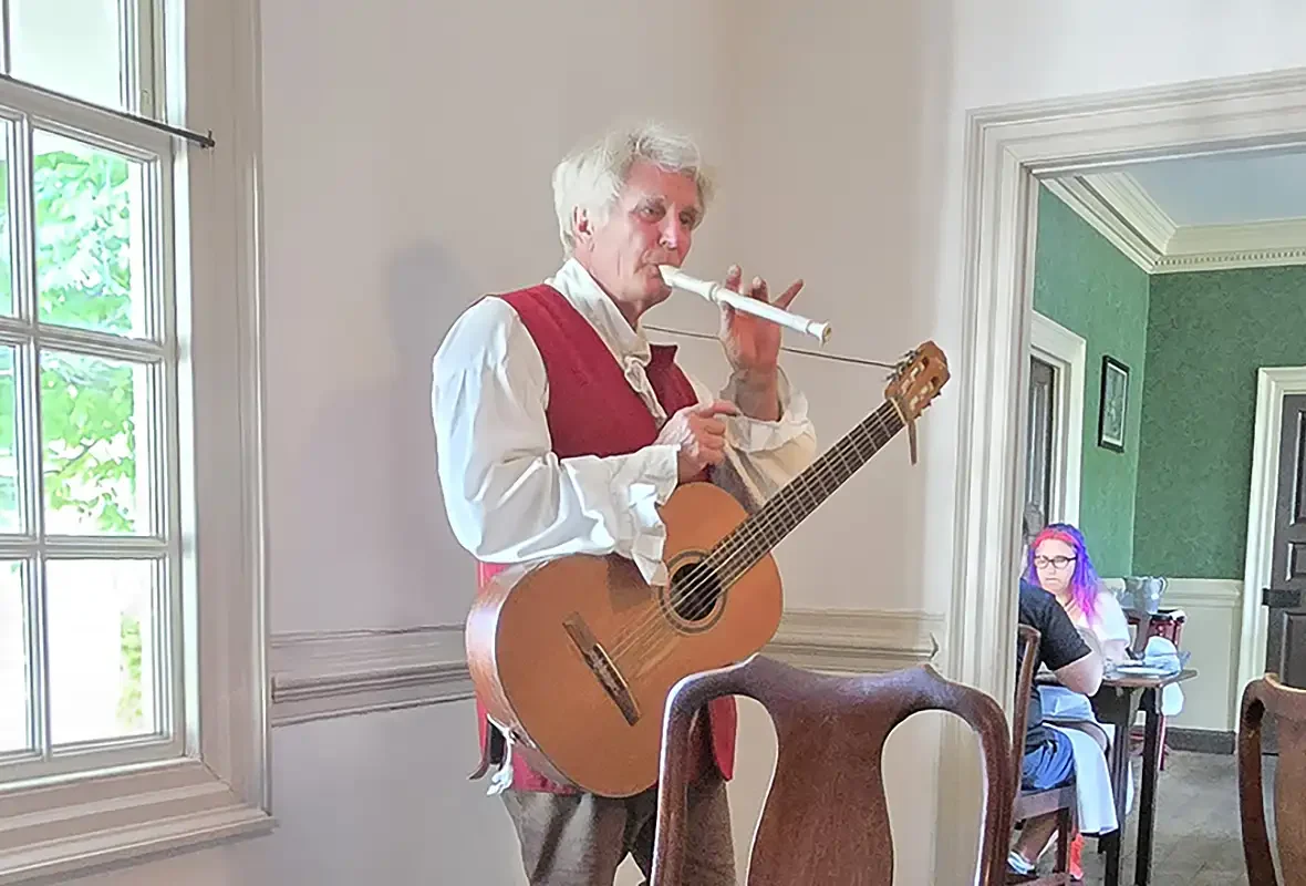 Virginia_Williamsburg_dinner at Kings Arms Tavern_fiddler_June 2026.webp