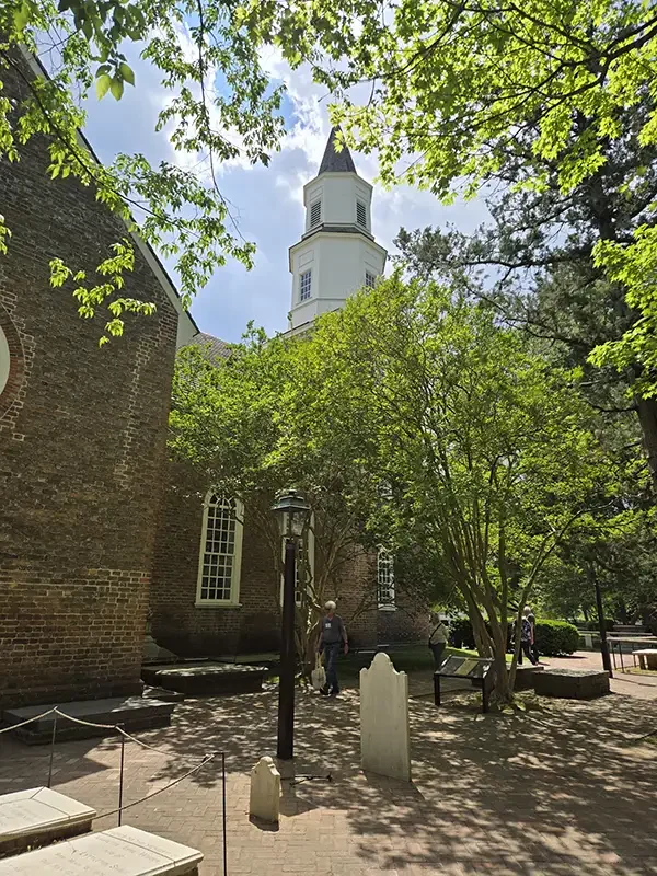 Virginia_Williamsburg_church_fiddler_June 2026.webp