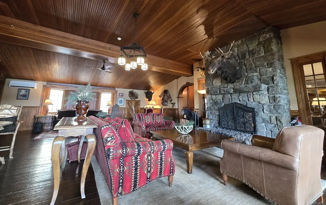 Mirror Lake Inn_Lake Placid_lounge area_July 2026.webp
