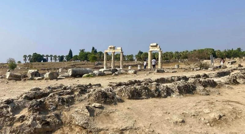 Two tall columns among other ruins at Pamukkale in Turkiye.