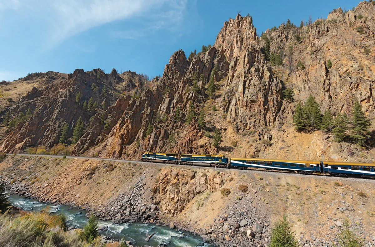The Rocky Mountaineer cruising through Byers Canyon.