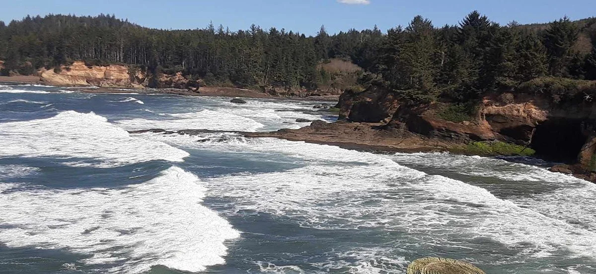 Gorgeous views of waves crashing on the rocks of the Oregon Coast.