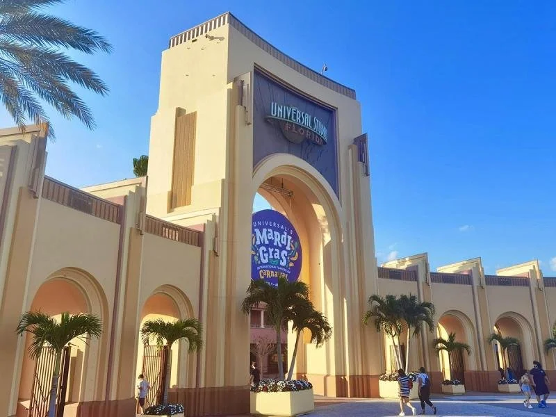 The light-coloured entry way and arches at the entrance of Orlando Studios Florida.
