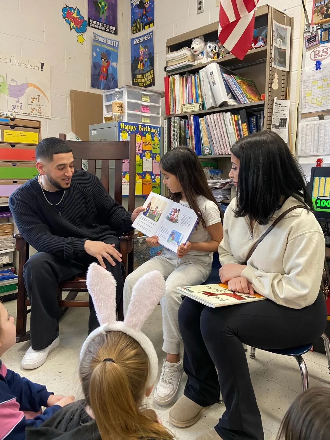 Happy Friday! 💜✨

Mya and the Magic Hummingbird spotted in a 1st grade classroom at Roosevelt Elementary School in Hawthorne! 📚

So amazing to see the story reaching young readers and making its way into different classrooms ✨

Grateful for every o
