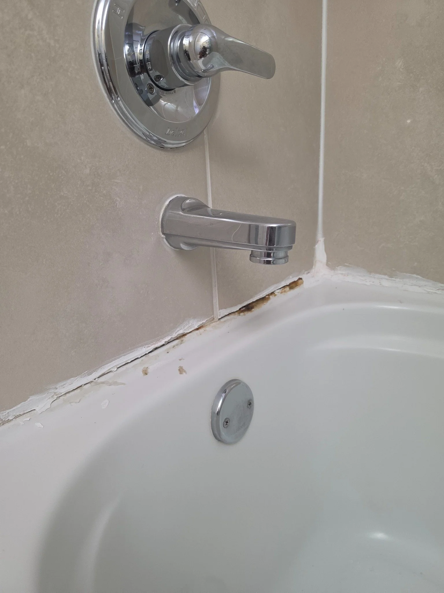 Before — Deteriorated bathtub caulking in Surrey, BC