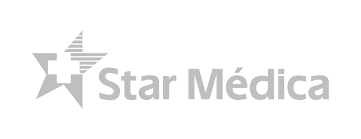 Logotipo de Star Médica con una estrella gris y texto en gris claro