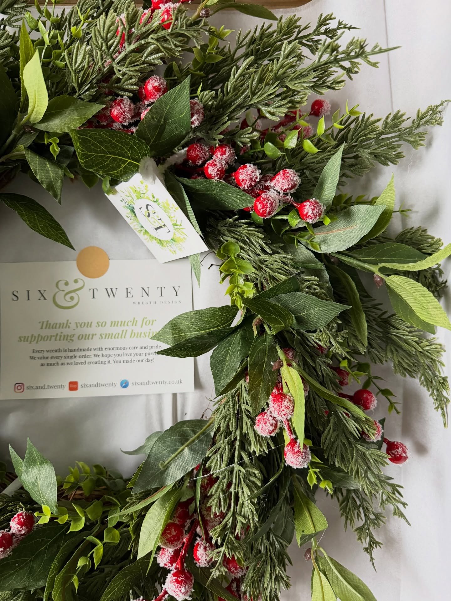 I love packing up all the Christmas wreaths defiantly getting me in to the festive spirit - 18days to the big day 🎄