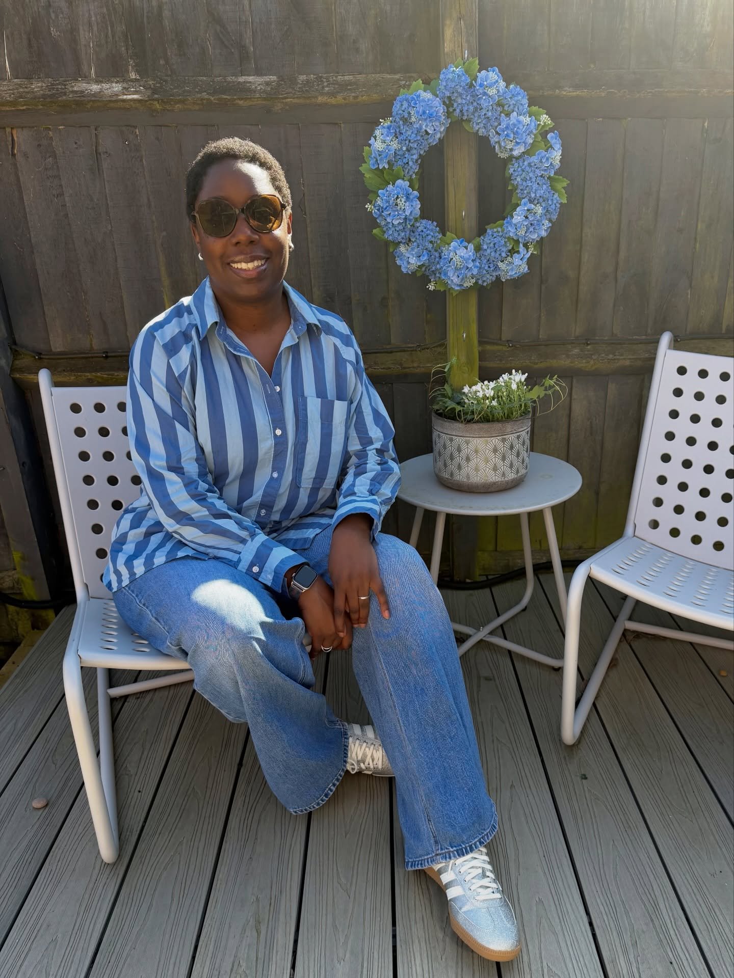 Sitting in the garden enjoying the sunshine today, and thought I would have a little photo shoot and re introduce myself 👋🏾 Hi, im Kimberley, the face behind Six &amp; Twenty Wreath Design. All wreaths are handmade by me! Hope your enjoying your we
