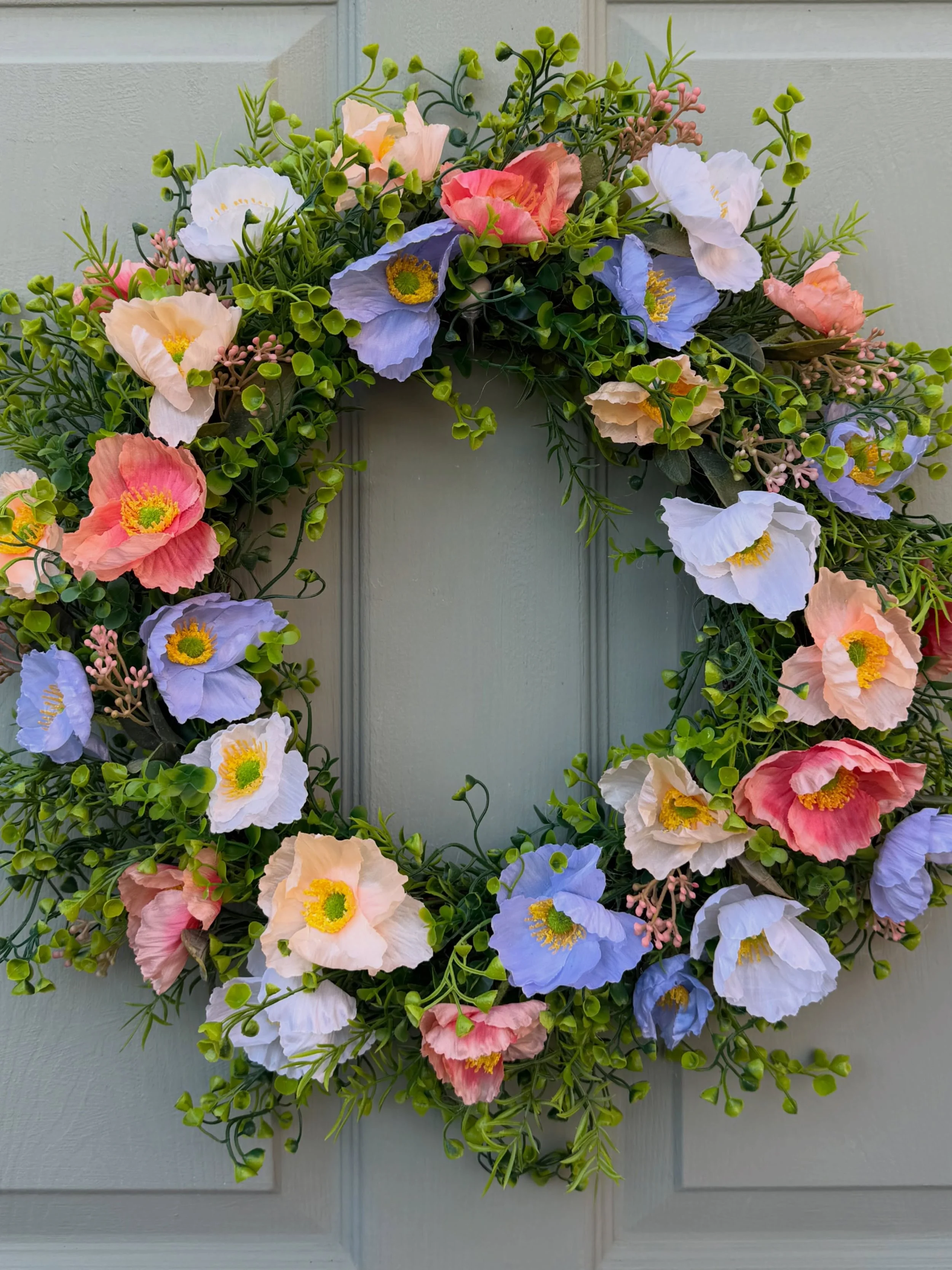 Whilst we are all struggling in this heatwave and whilst fresh flowers struggle in high temperatures my artificial wreaths stay beautiful all summer long ☀️

No wilting
No watering 
Just a beautiful wreath welcoming you home