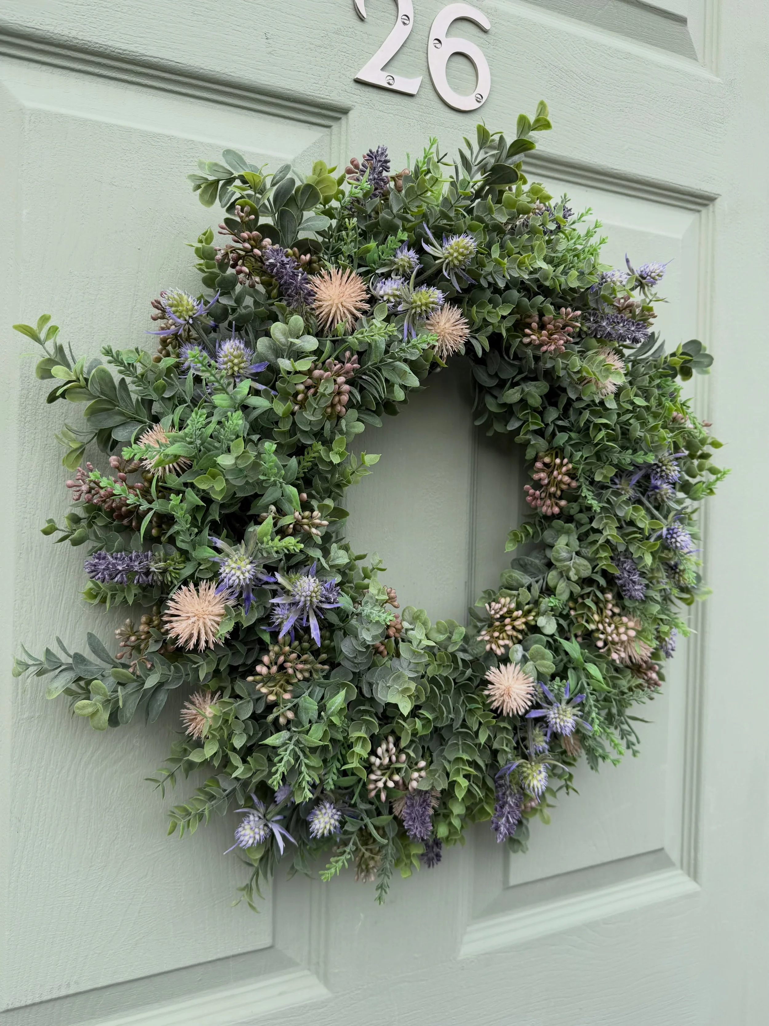 I know I say this a lot but this might be my favourite wreath full of thistles, berries and lots of texture - this year round wreath will be available later today on my website and Etsy shop links in my bio