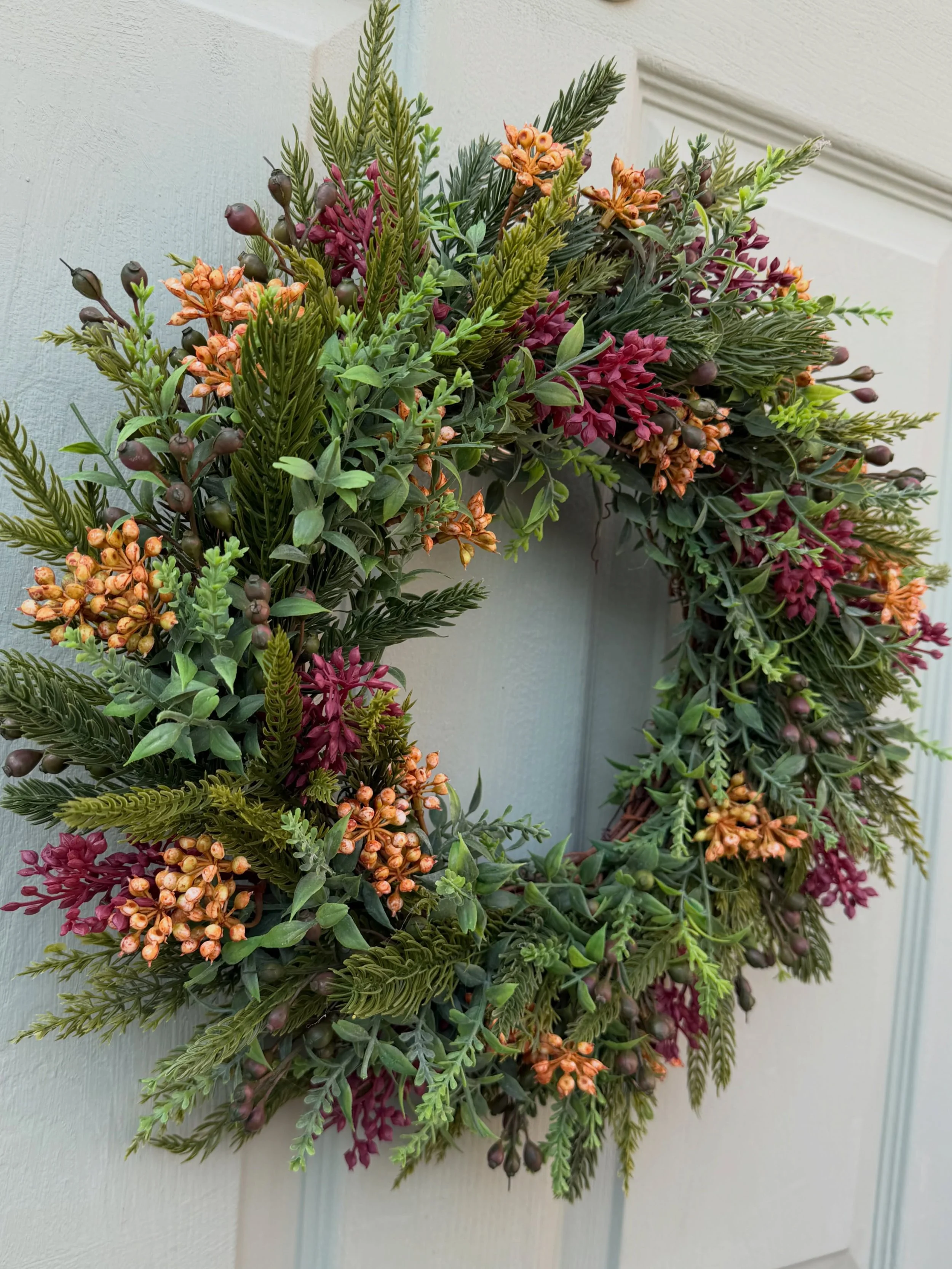 Smaller wreath that is perfect to have on the dinner table with a candle nestled inside - link in bio to website and Etsy shop