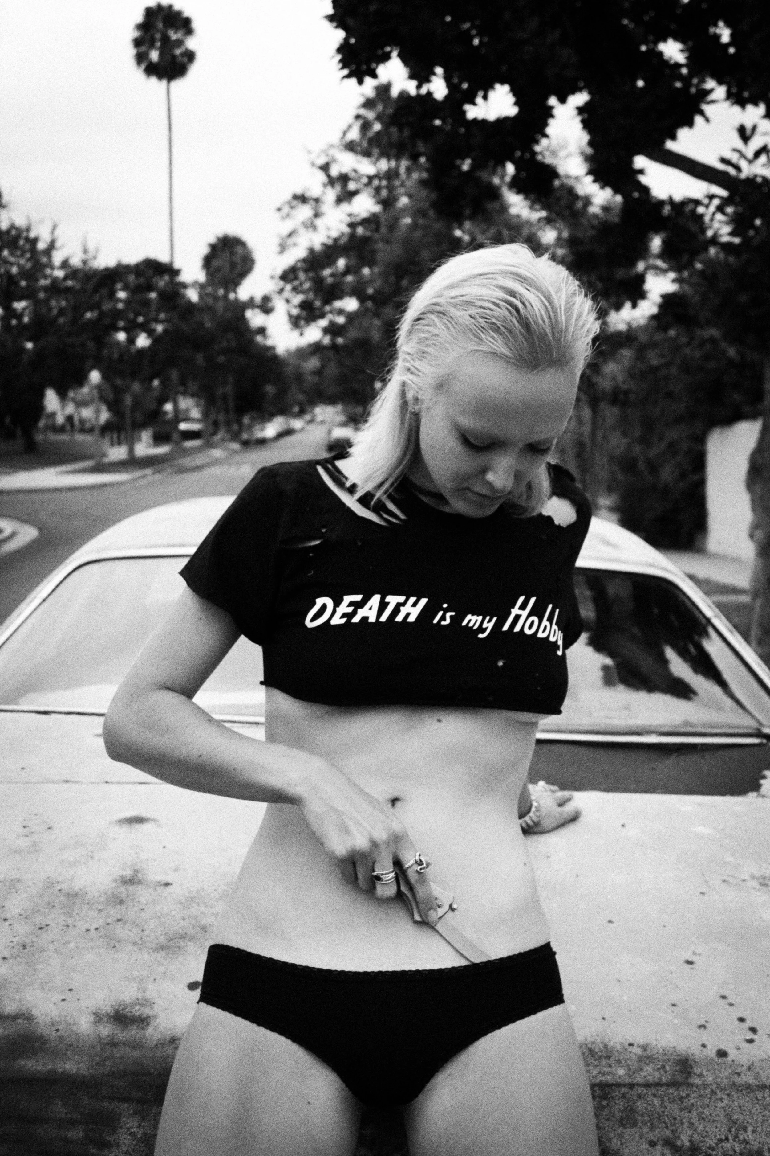 Oonagh Knife 1 BW.jpg