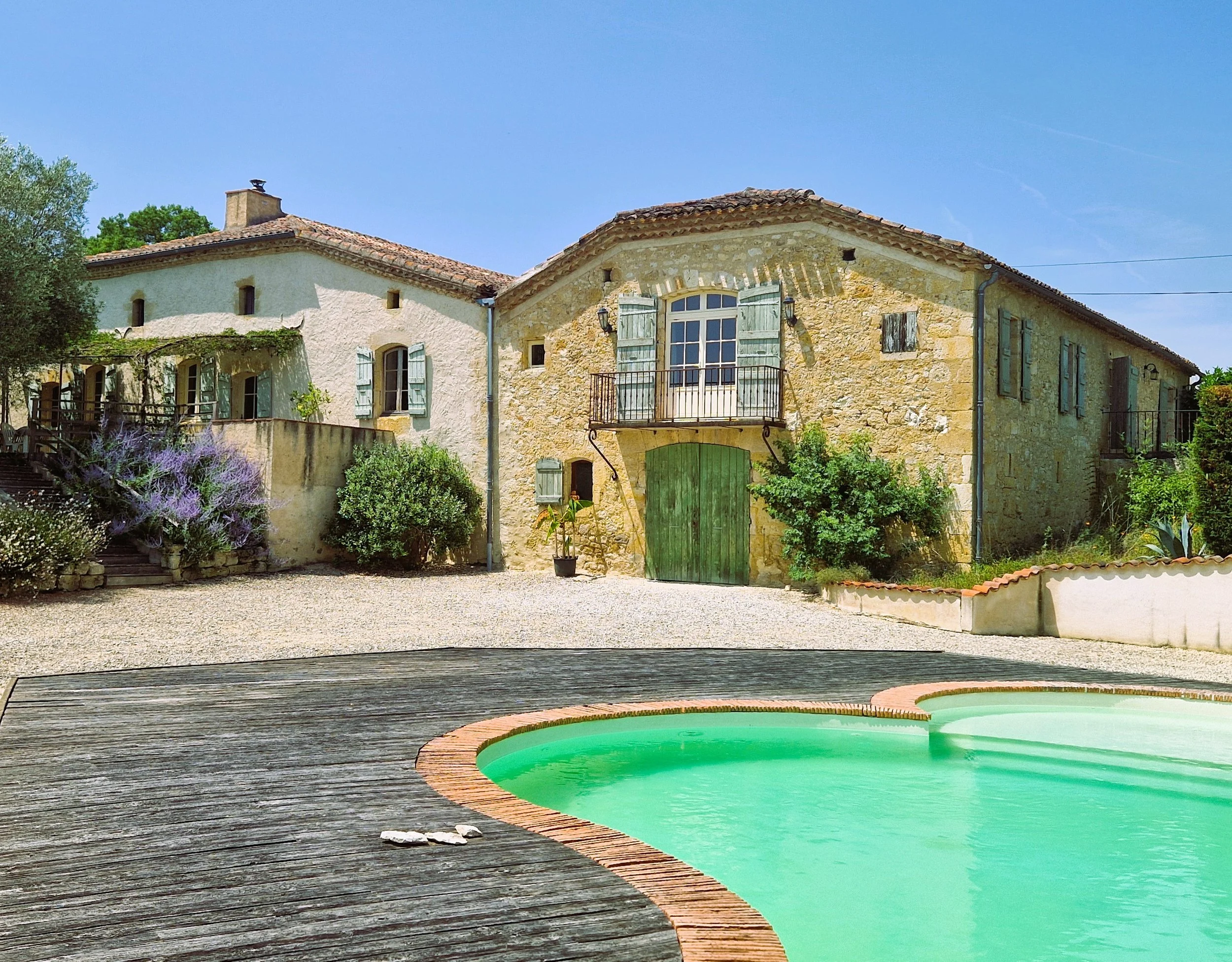 Propriété en pierre avec piscine, maison d’amis et terrain